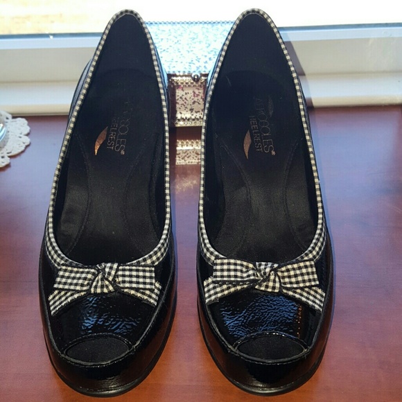 NWOT Aerosoles Black Patent Pumps - Picture 5 of 7